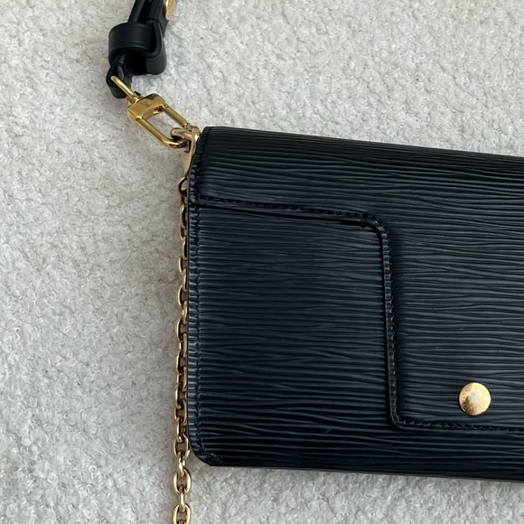 Louis Vuitton Padlock On Strap Monogram - Picture 14 of 16